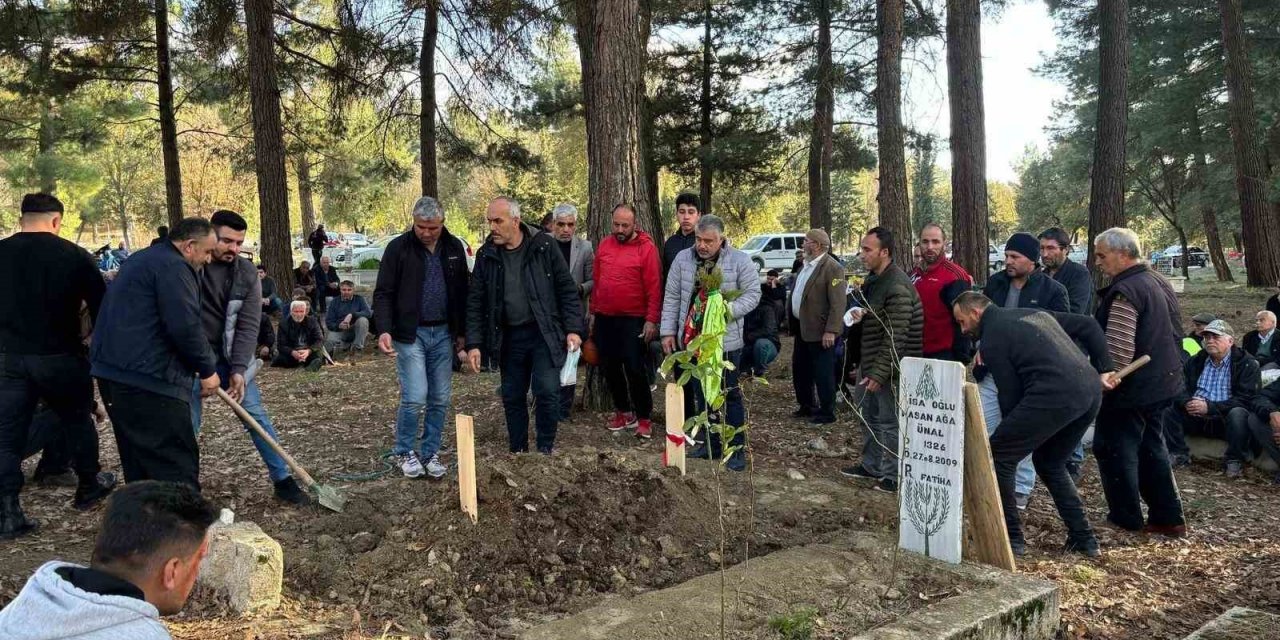 İkinci kez hastaneye giderken ölen kızın cenazesi toprağa verildi
