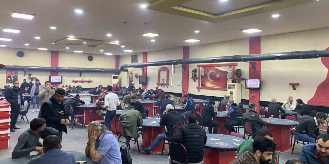 İzmir’de kumar baskını: 83 kişi yakalandı