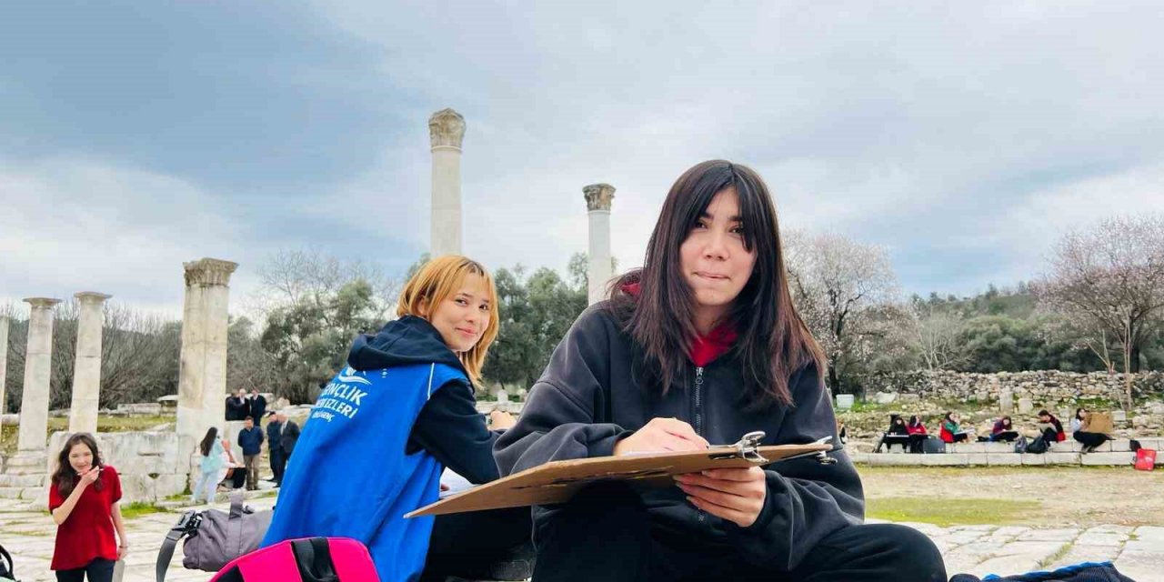 Muğla’da gençler antik kent Stratonekia’yı resmetti