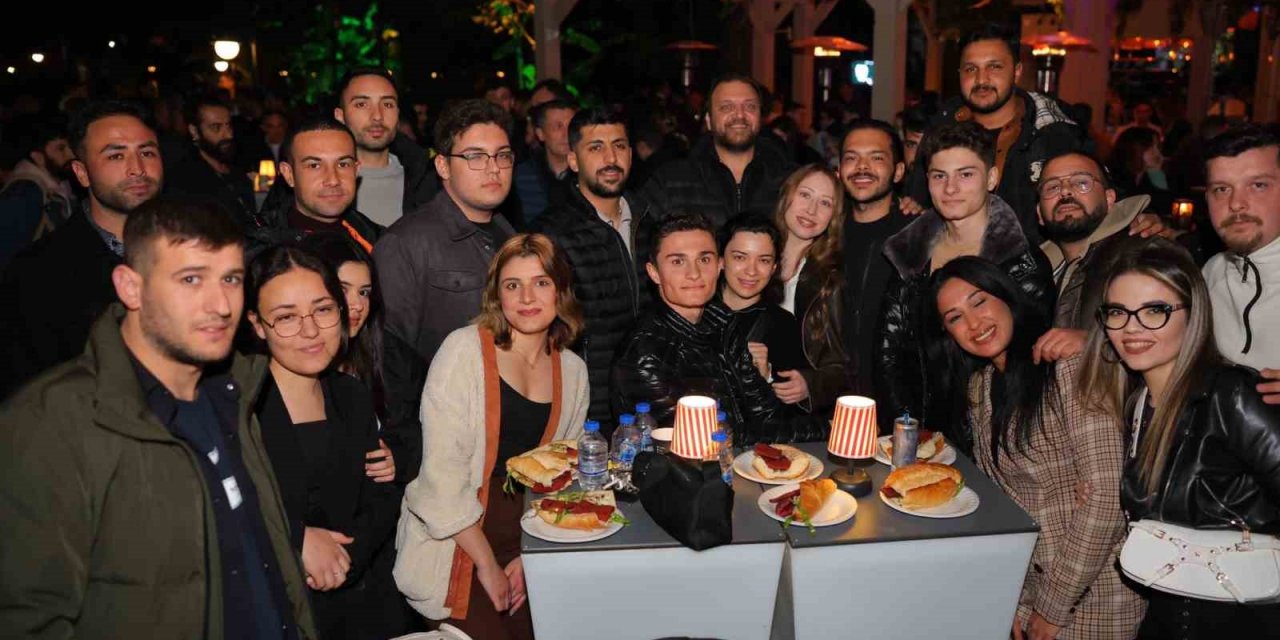 Marmaris Belediye Başkan Adayı Yazıcı, gençler ile bir araya geldi