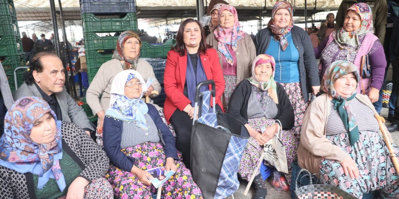 Başkan Çerçioğlu Karpuzlu pazarında vatandaşlarla buluştu
