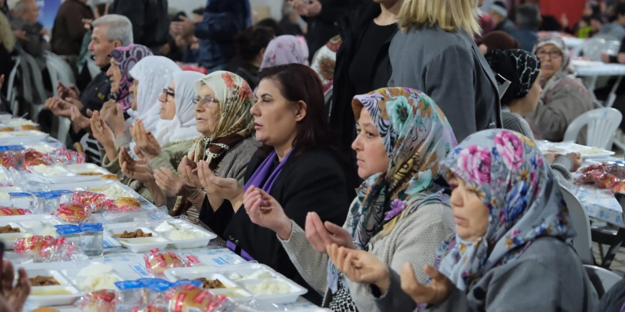 Yaklaşık 670 kişinin yaşadığı köyde 500 kişi aynı sofrada buluştu