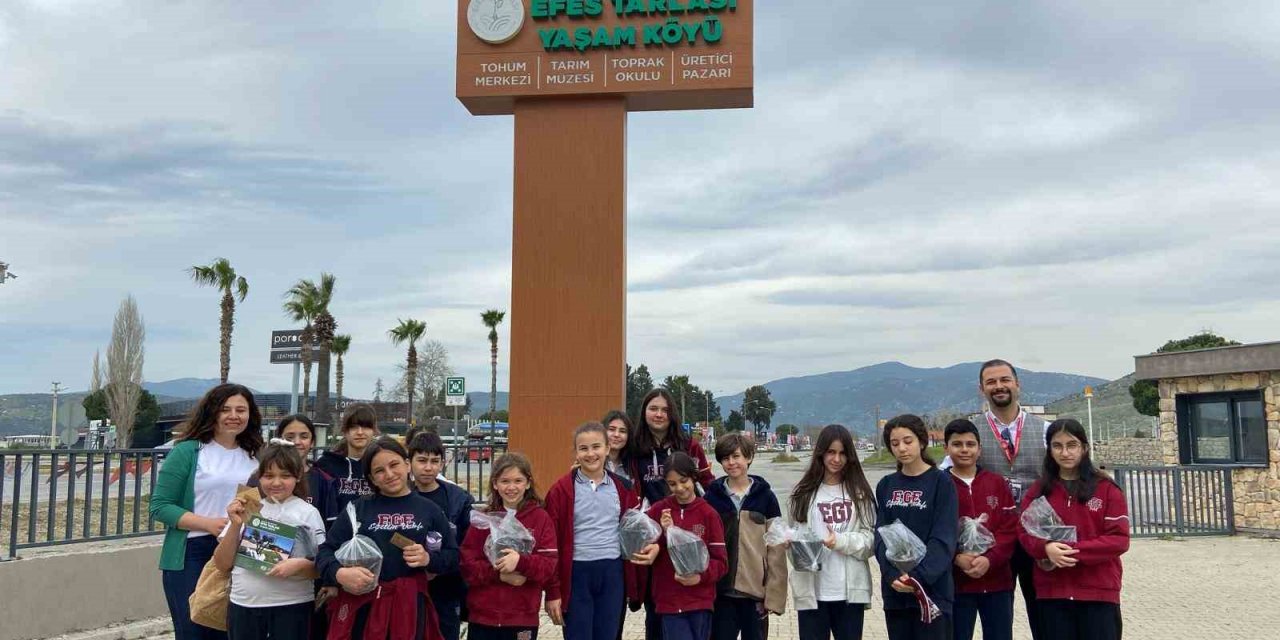 Efes Tarlası Yaşam Köyü çocukları toprakla buluşturuyor