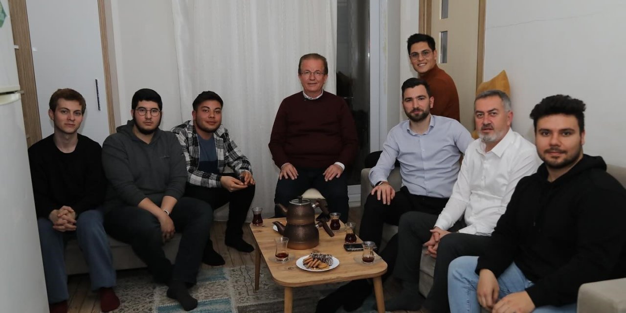 Pamukkale Adayı Pekdemir’den öğrenci evine çat kapı ziyaret