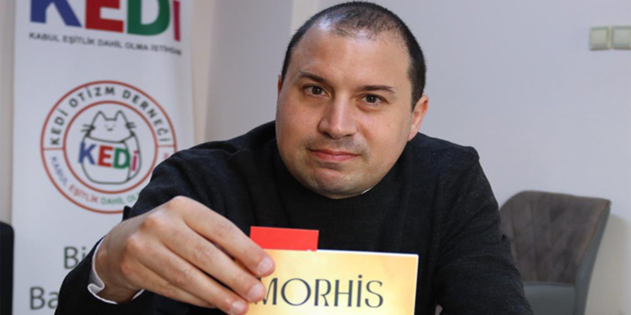 Otizmli Moris, hayatını ve uğradığı zorbalıkları kitap haline getirdi