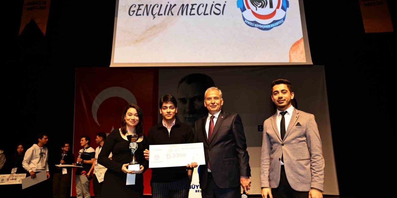 Gençler fikirleriyle yarıştı