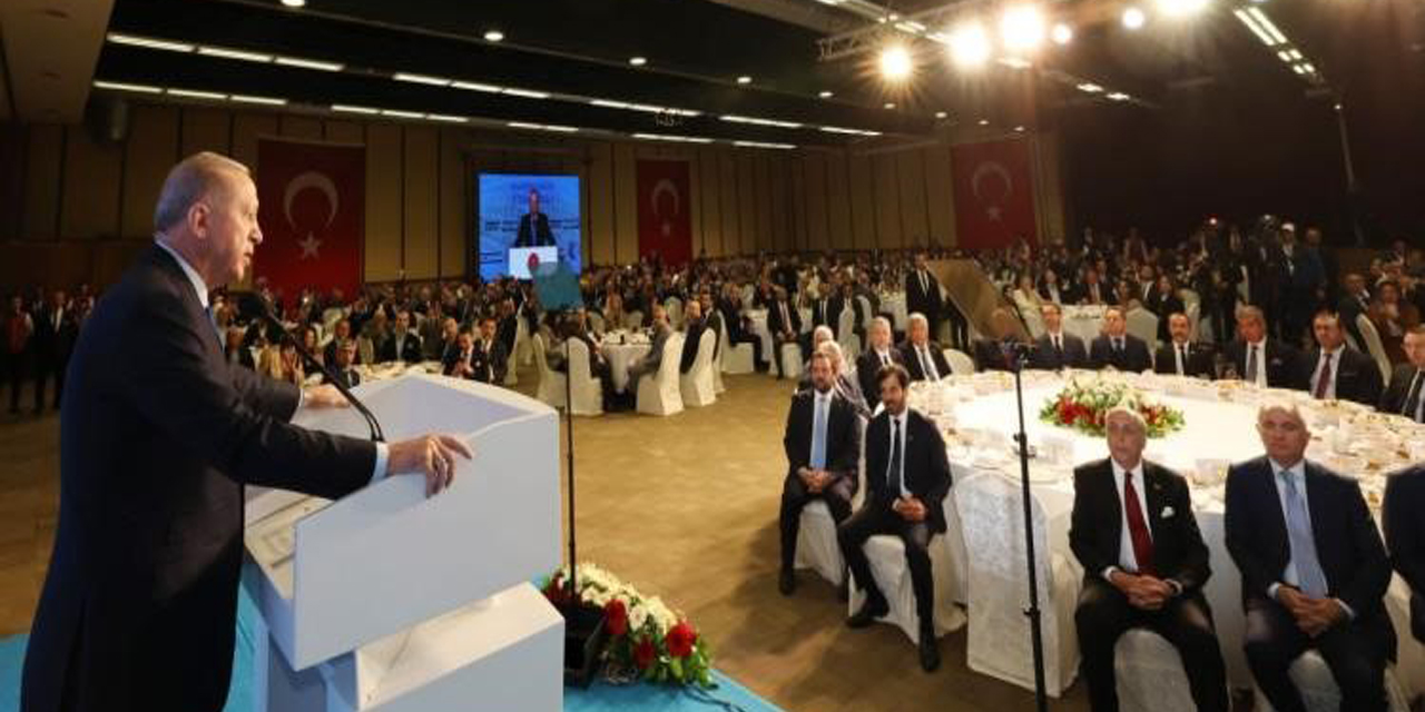Cumhurbaşkanı Erdoğan, hain darbe girişiminde Marmaris’te kaldığı otelde, STK’larla buluştu