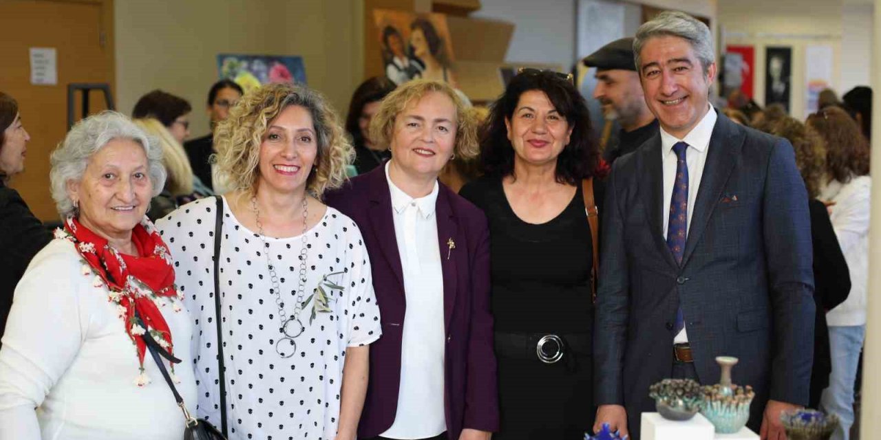 Marmaris’te ’Bahar Çiçekleri’ adlı sergi açıldı