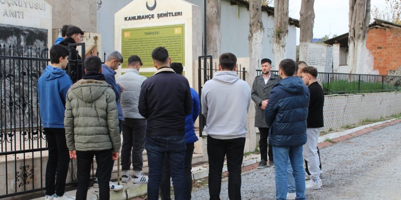 Koçarlı KYK Erkek Yurdu öğrencileri şehitleri andı