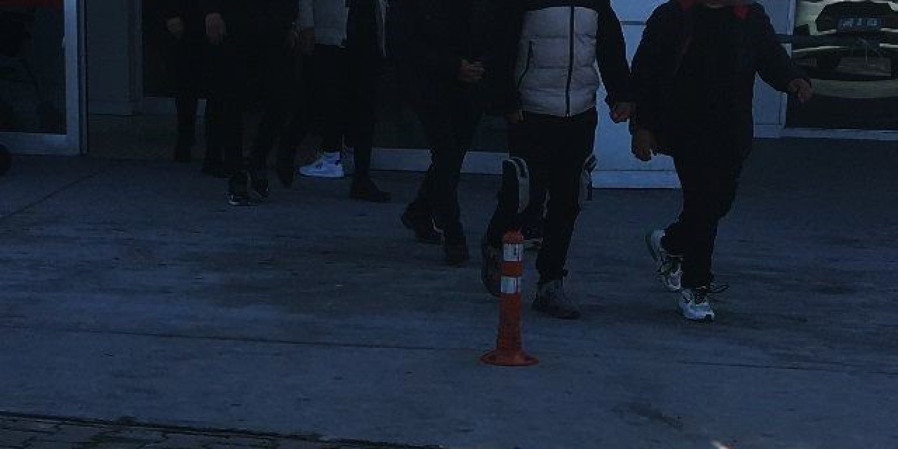 Kuşadası’nda aranan şahıslar yakalandı