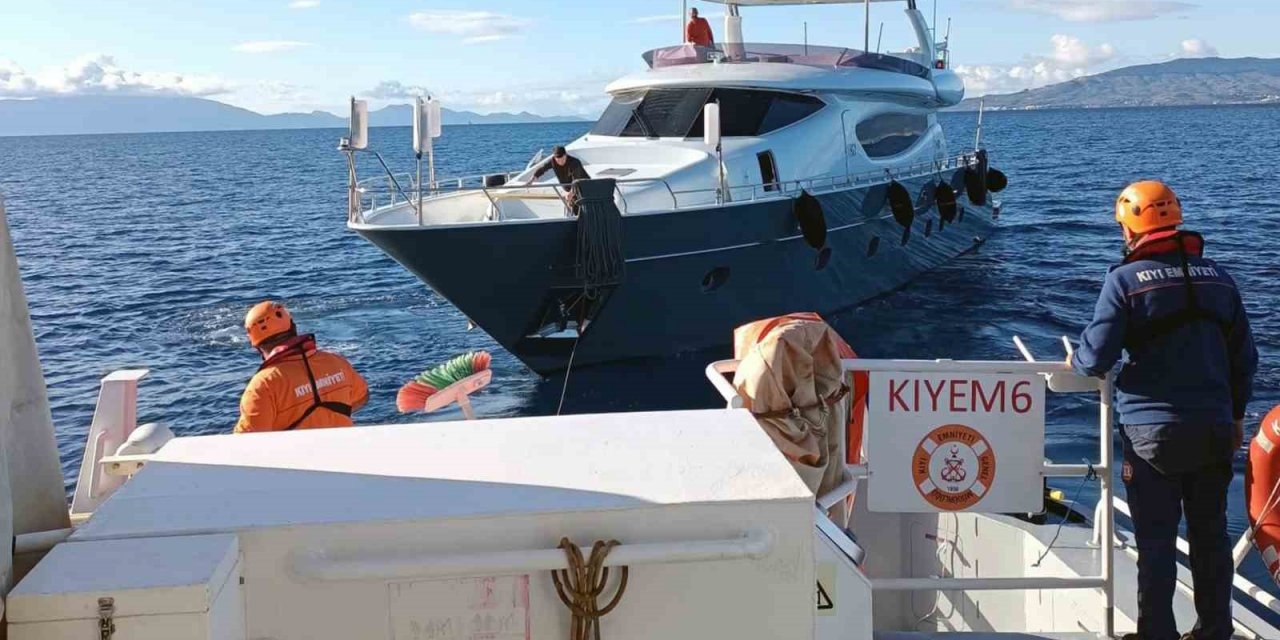 Arızalanan ve açık denizde sürüklenen tekneyi KIYEM ekipleri kurtardı