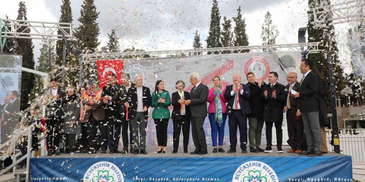 Menteşe Kent Meydanı hizmete açıldı