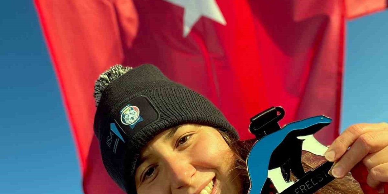 İzmirli Bengisu, Buz Yüzme Şampiyonası’nda altın madalya kazandı