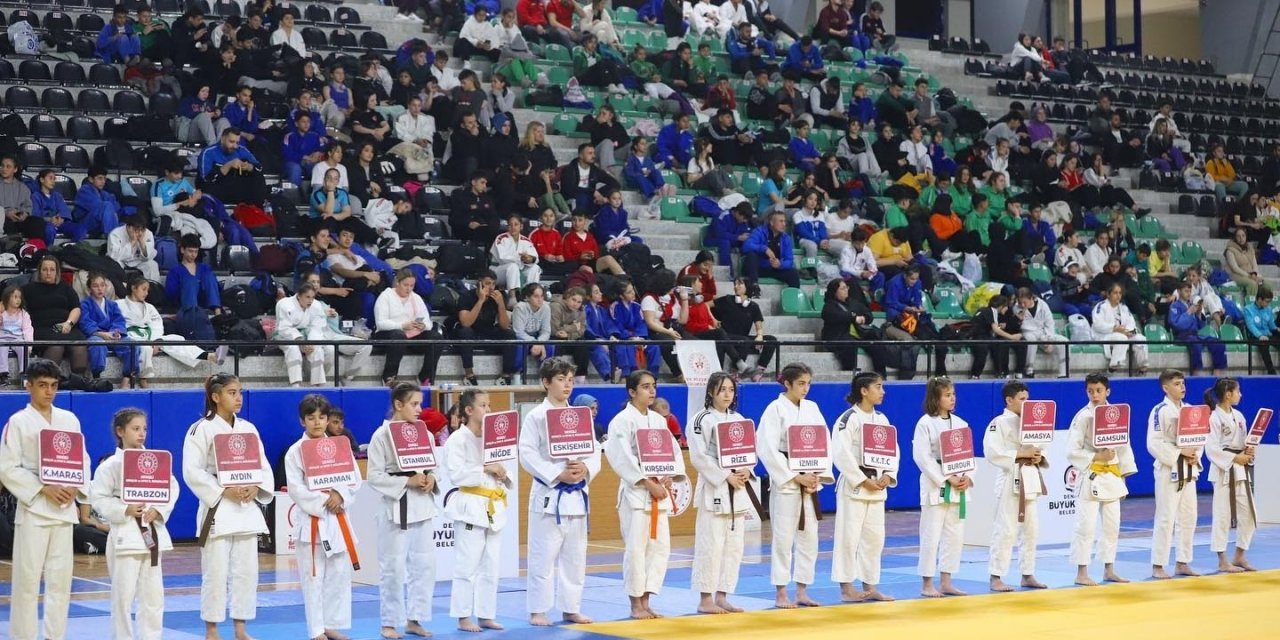 Denizli’de 435 judocu şampiyonluk için mücadele etti
