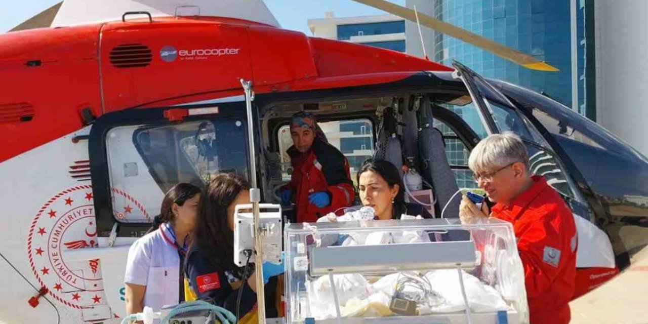 15 günlük bebek hava ambulans helikopter ile İstanbul’a sevk edildi