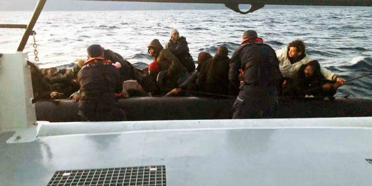 Datça’da 23 düzensiz göçmen yakalandı