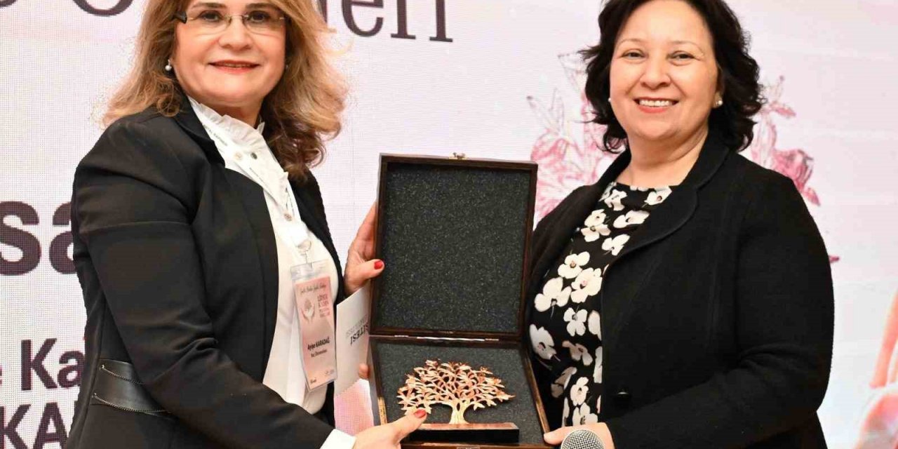 İEÜ’ye ‘Kadınların Geleceğini Güçlendiren Üniversite’ ödülü