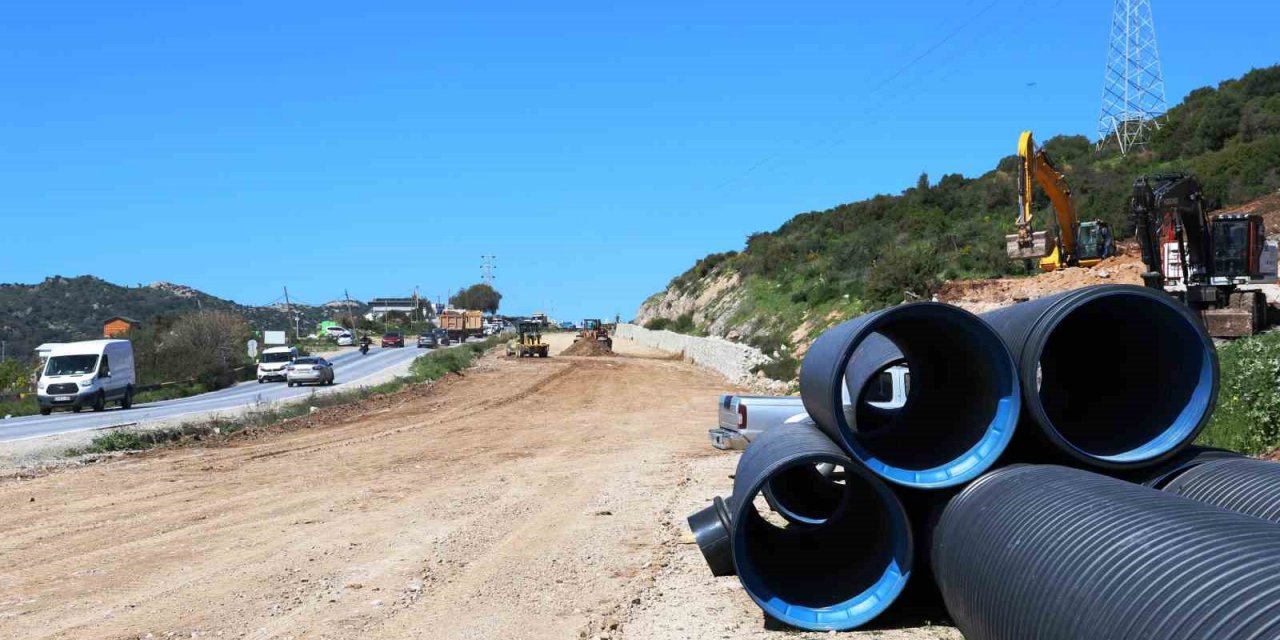 Başkan adayı Tosun şimdiden kolları sıvadı, Yalıkavak yol çalışması başladı