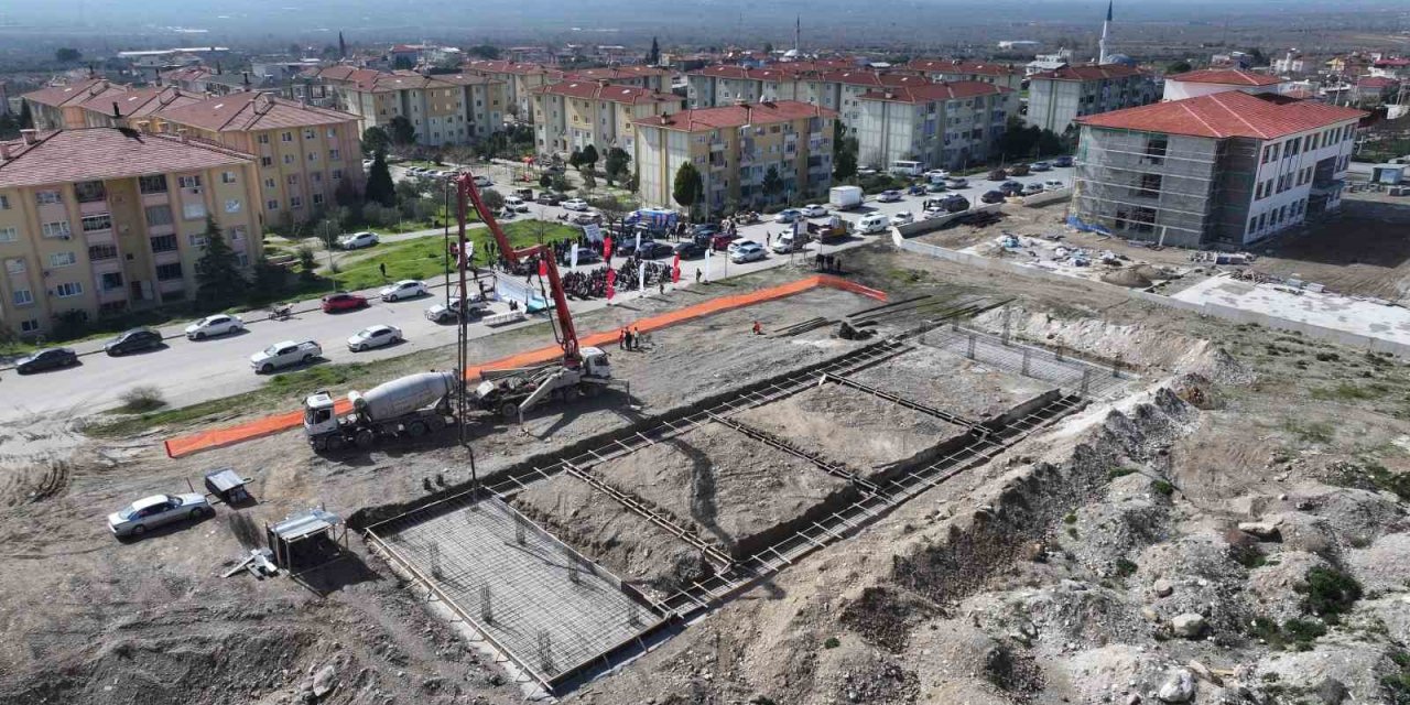 Pamukkale’de 10 kapalı pazaryeri ve sosyal tesisin temeli atıldı