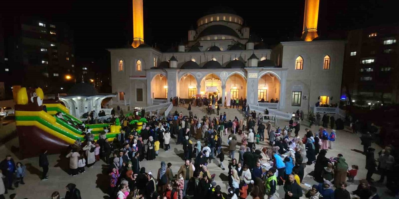 Aydın’da yüzlerce çocuk camide buluştu