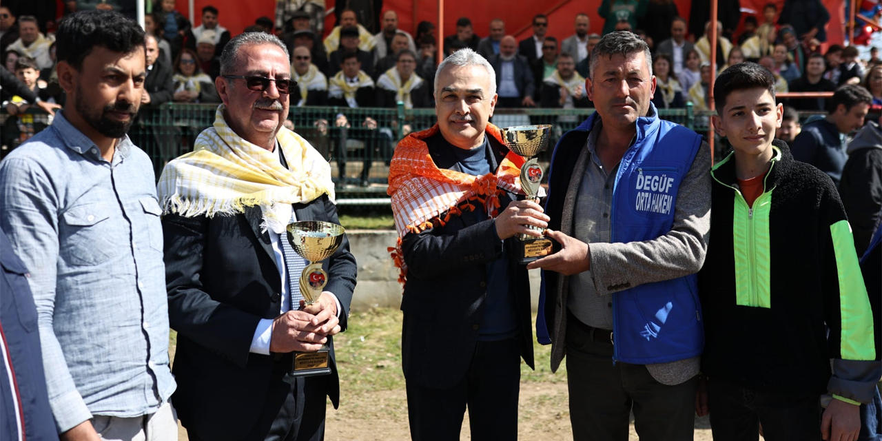 "Daha büyük deve güreşi arenaları yapacağız"