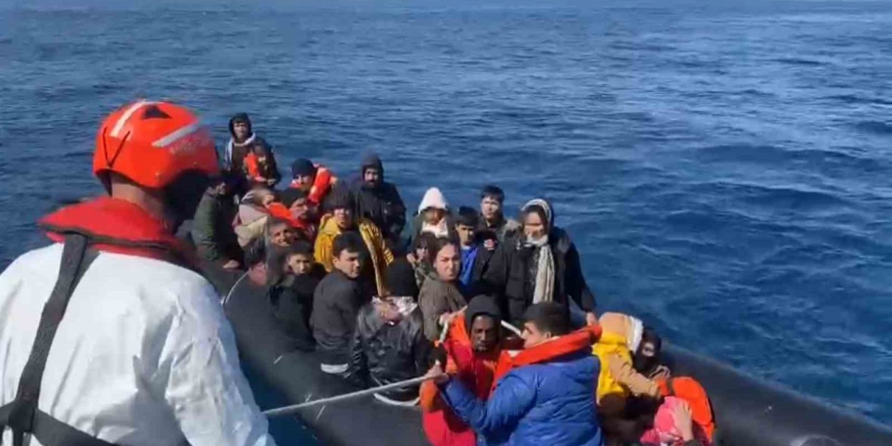 Aydın’da 20 düzensiz göçmen kurtarıldı