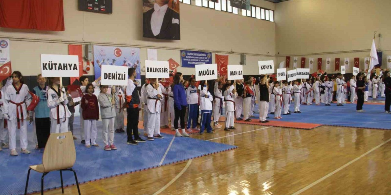 Kuyucak’ta Taekwondo rüzgarı esti