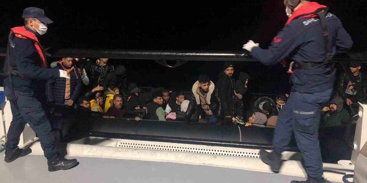Datça’da 33 düzensiz göçmen kurtarıldı
