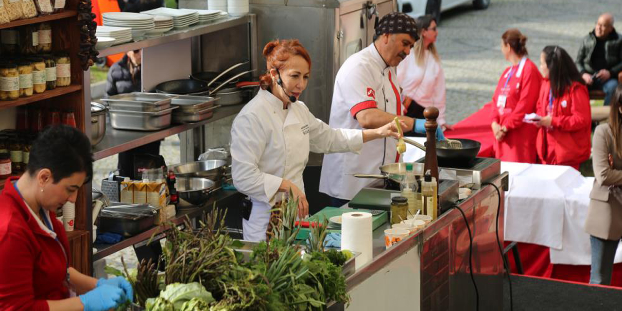 Efeler Gastronomi Festivali’nde lezzet şöleni yaşandı