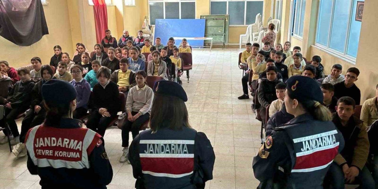 Kuyucak’ta jandarmadan öğrencilere bilgilendirme