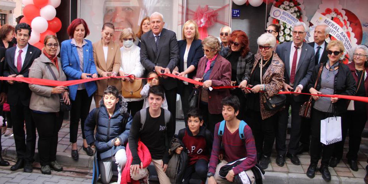 Efeler’de on sekizinci Kitap Kafe açıldı