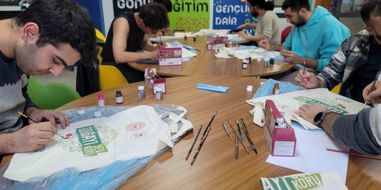 Muğla’da öğrenciler geri dönüşüm malzemelerini sanata dönüştürüyor