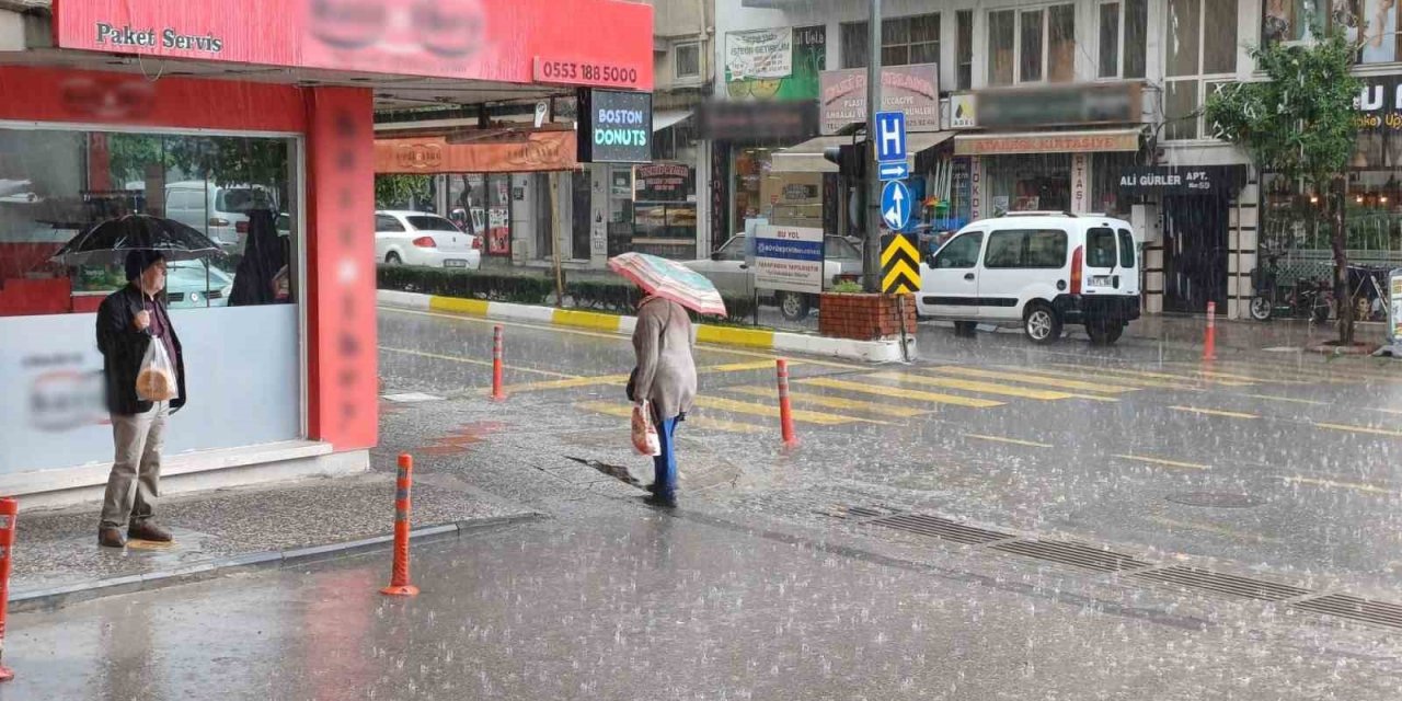 Aydın’da sağanak yağış etkili oluyor