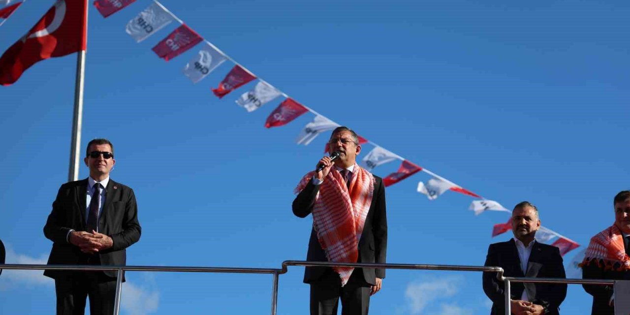 CHP Lideri Özel: "Mendereste sosyal destek artacak, Altıntepe’de çiçek mezatı yapılacak”