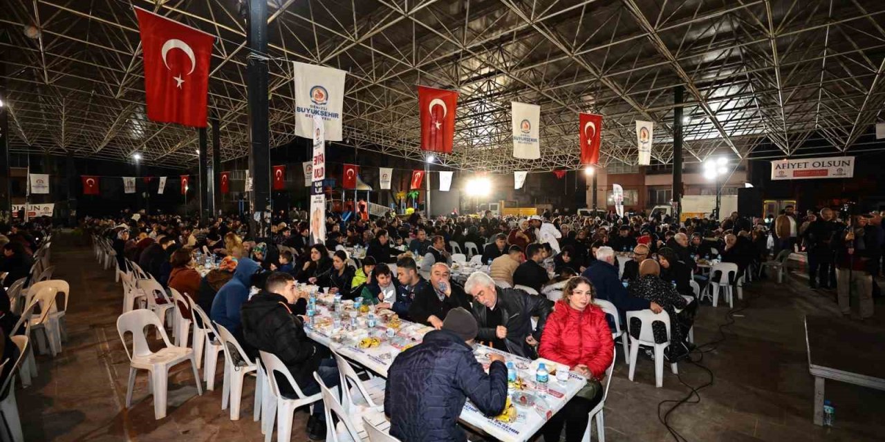 Denizli Büyükşehrin iftar sofrası Değirmenönü’nde kuruldu