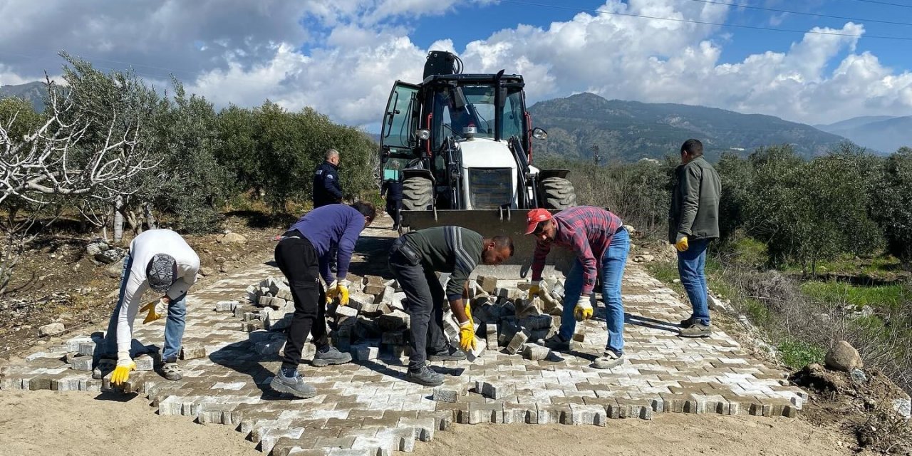 Feslek Mahallesi’nde yol yapım çalışmaları devam ediyor