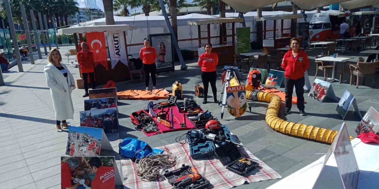 AKUT Kuşadası ekibi fotoğraf sergisi açtı