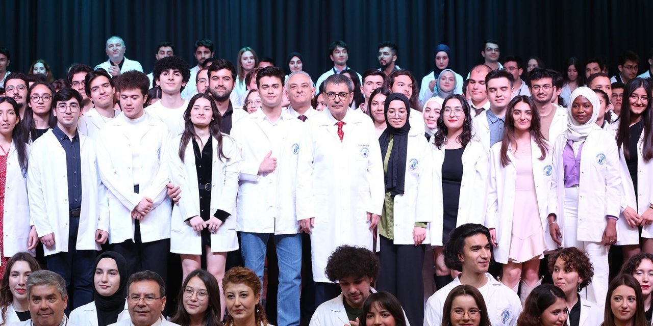 14 Mart Tıp Bayramında 254  öğrenci beyaz önlük giydi