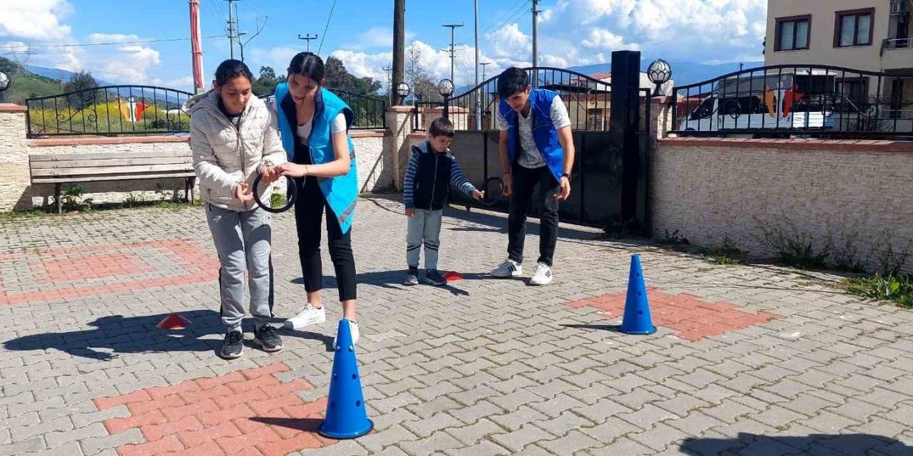 Üniversiteli gençlerden örnek davranış