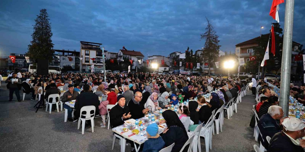 Denizli Büyükşehrin iftar sofrası bu kez Dokuzkavaklar Mahallesi’nde kuruldu