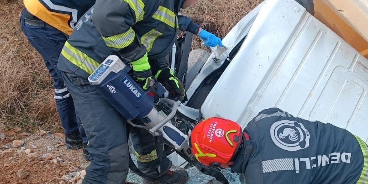 Kontrolden çıkan kamyon şarampole devrildi: 1 ölü, 1 yaralı