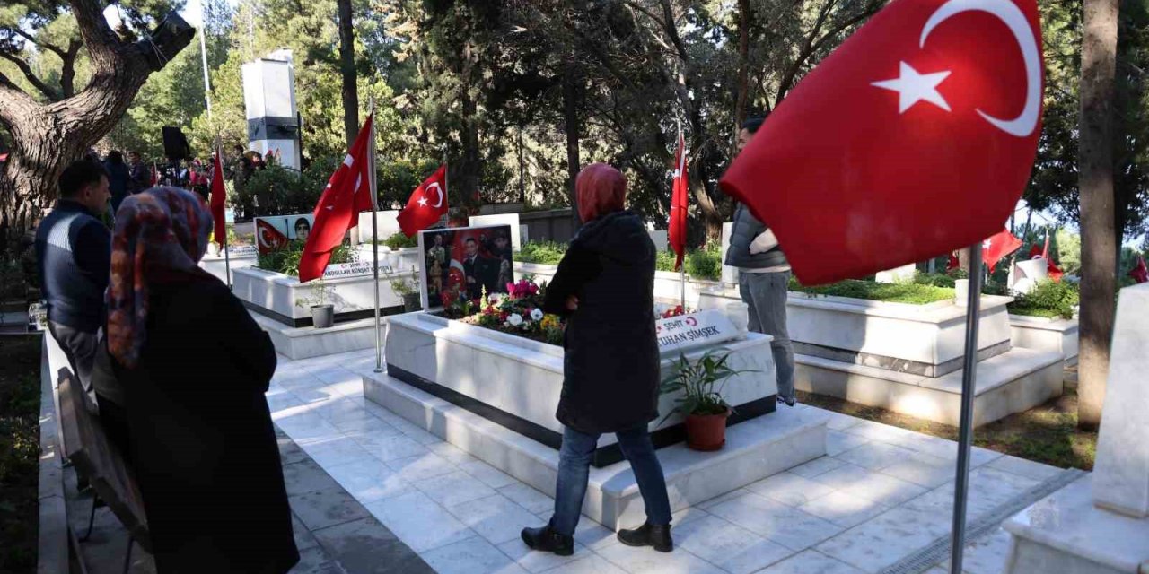 Çanakkale şehitleri İzmir’de törenle anıldı