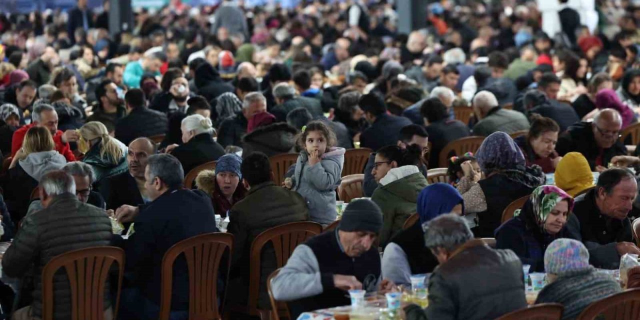 Merkezefendi’nin iftar sofrası Adalet Mahallesinde kuruldu