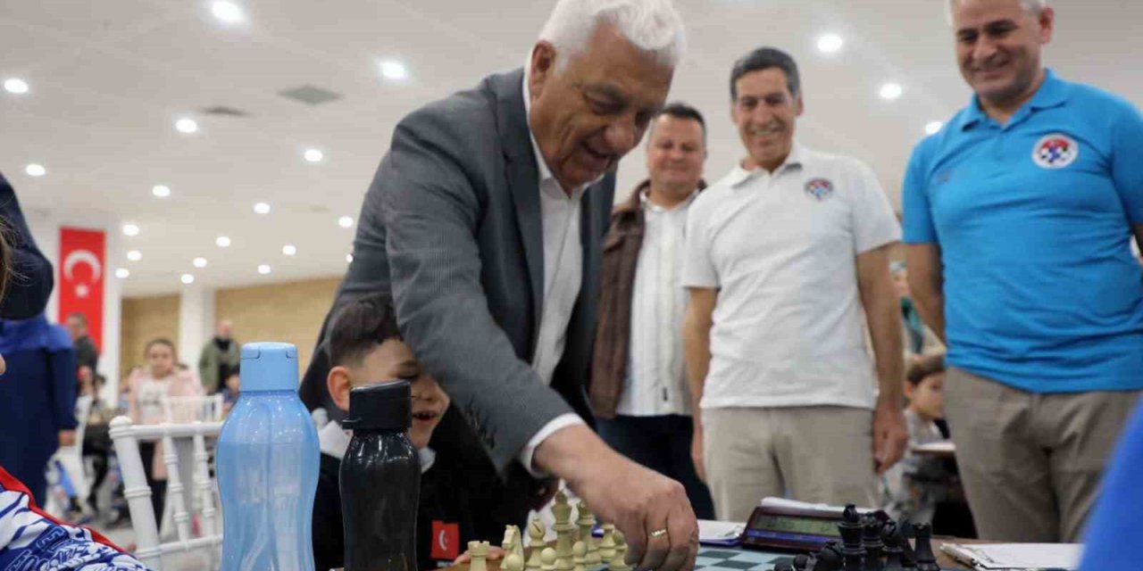 Çanakkale Şehitlerini Anma Satranç Turnuvası’na yoğun ilgi