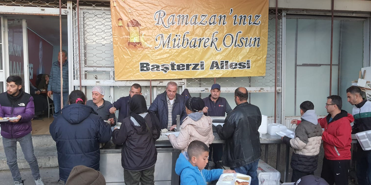 Başterzi ailesi vatandaşları iftar sofrasında bir araya getiriyor