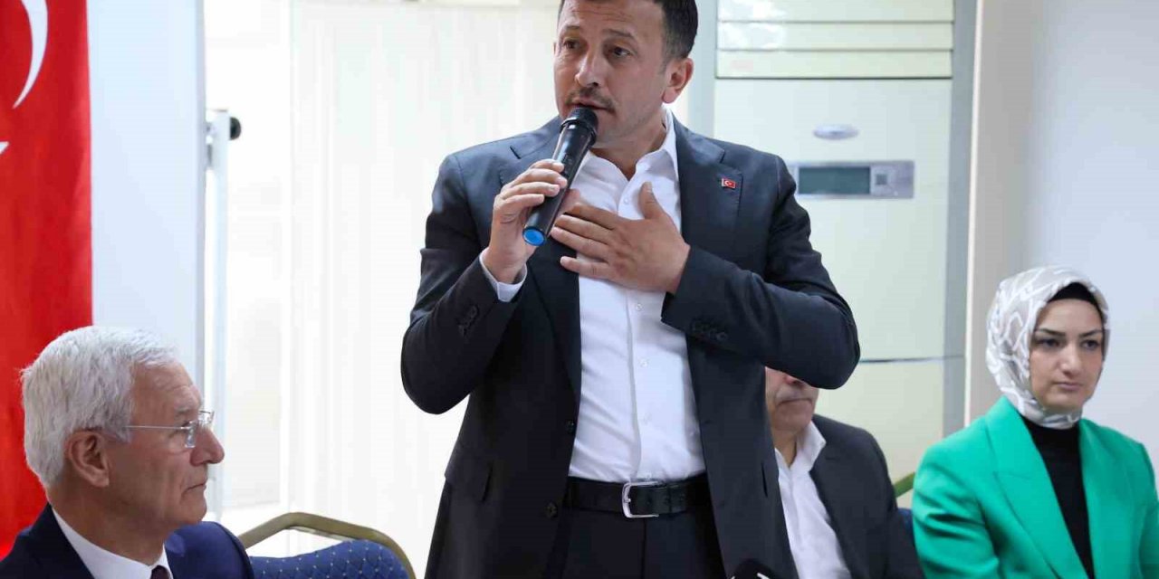 İzmirli taksicilerle bir araya gelen Hamza Dağ, esnaftan destek istedi