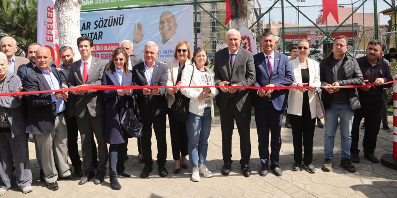 Efeler Belediyesi Umurlu'daki halı sahayı hizmete açtı