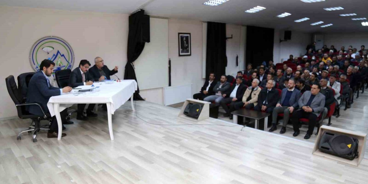 Çameli’nde AK Parti ve MHP sandık görevlileri bilgilendirildi