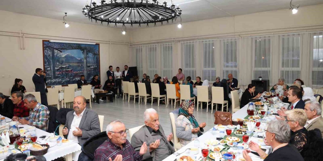 Huzurevi sakinleri ile iftar