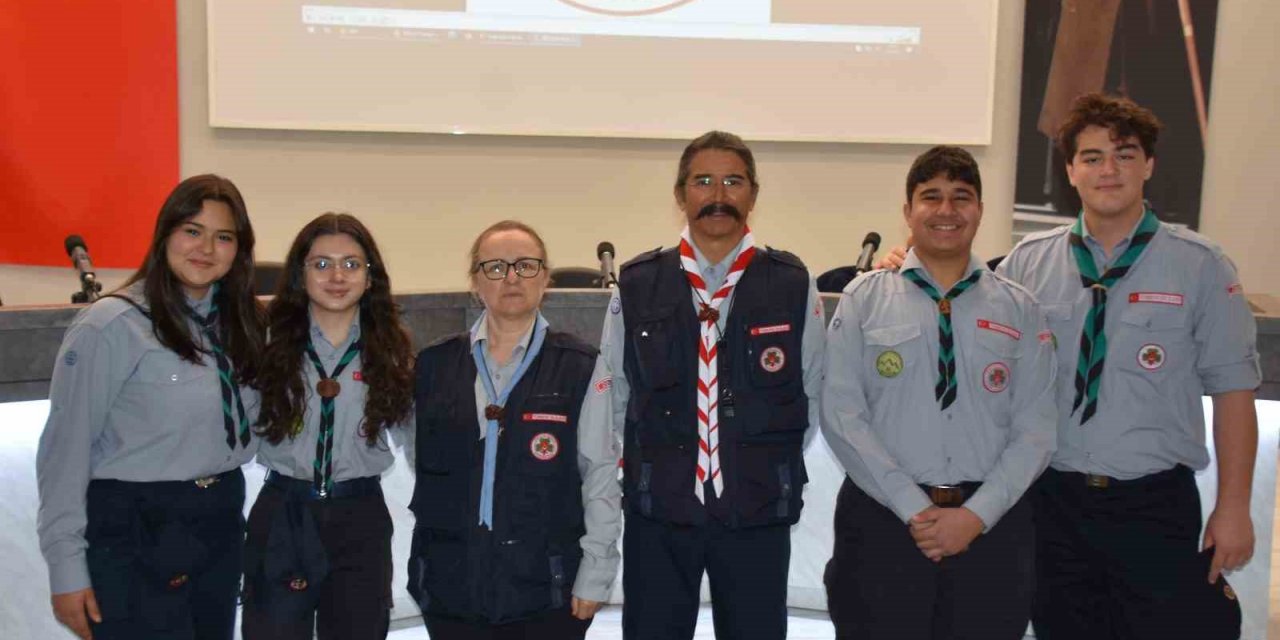 DOSTEK Koleji öğrencileri izcilik seminerinde buluştu